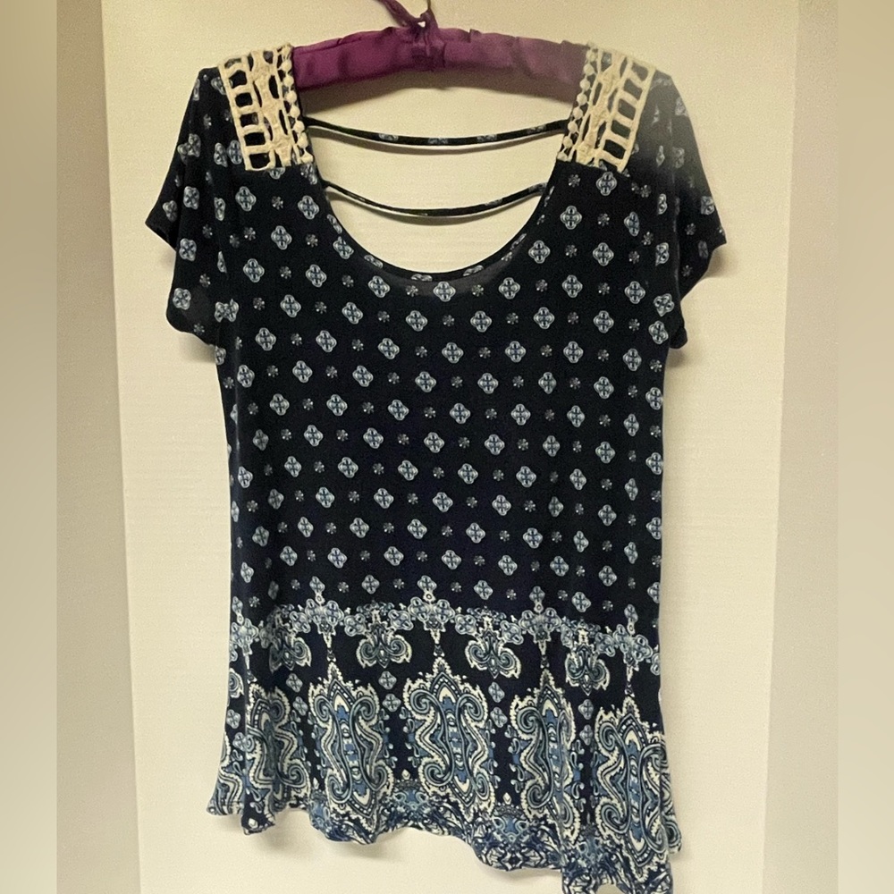 Maurices size Medium Swing shirt